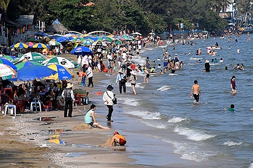 Localities attract great number of tourists on Reunification Day and May Day - ảnh 1